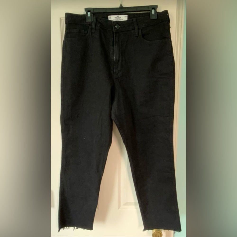 Brand New Hollister Cropped Jeans